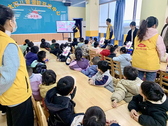 “幼”遇冬至-饺香四溢--冬至包饺子活动(图2) “幼”遇冬至-饺香四溢--冬至包饺子活动(图2)