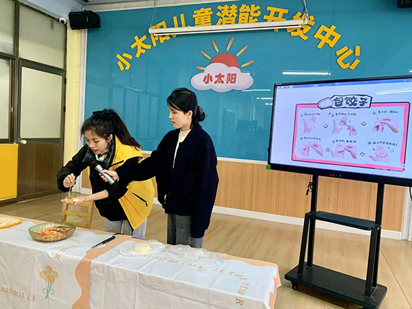 “幼”遇冬至-饺香四溢--冬至包饺子活动(图4) “幼”遇冬至-饺香四溢--冬至包饺子活动(图4)