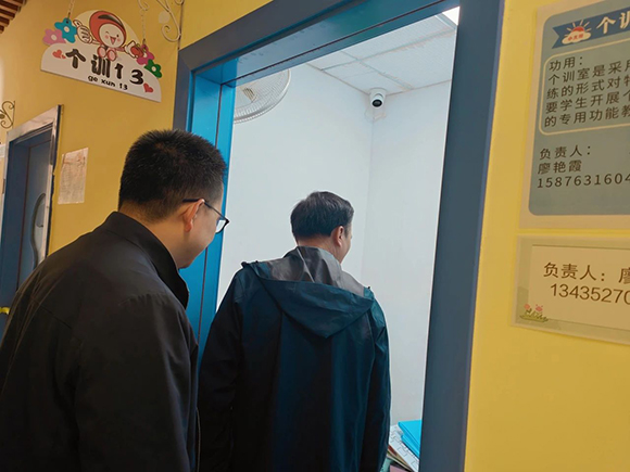 清新区残联节前到小太阳进行慰问与督查(图4)