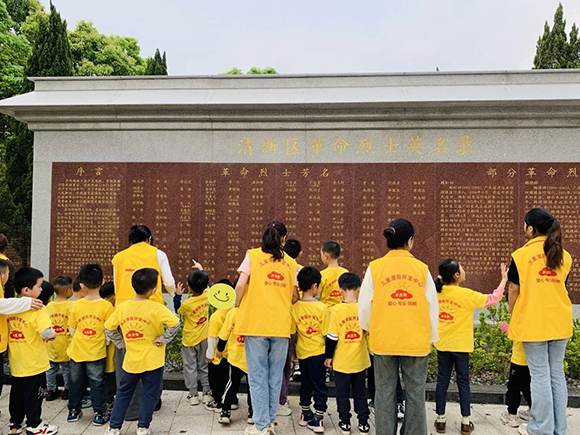 缅怀先烈·传承红色精神—清明祭祀活动(图10) 缅怀先烈·传承红色精神—清明祭祀活动(图10)