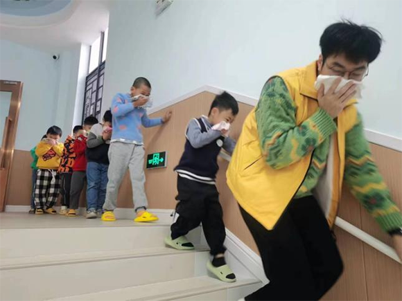 同心消防知识培训暨安全疏散演练(图9)