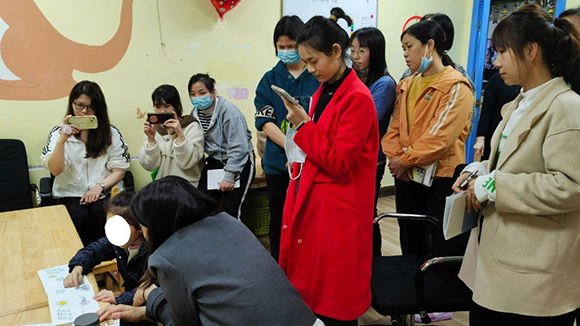 小太阳携手广州亮晶晶教育-自闭症日活动(图8) 小太阳携手广州亮晶晶教育-自闭症日活动(图8)