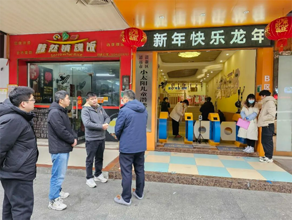 清新区残联节前到小太阳进行慰问与督查(图1)