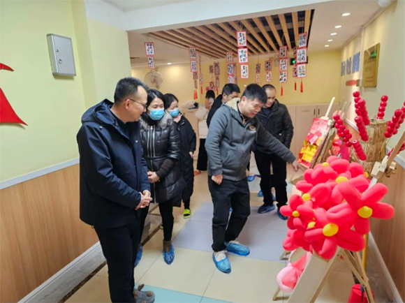 清新区残联节前到小太阳进行慰问与督查(图5)