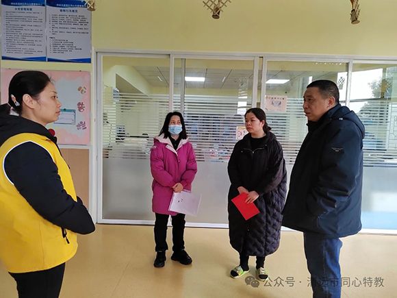 清城区残联节前到同心进行慰问与督查(图1)