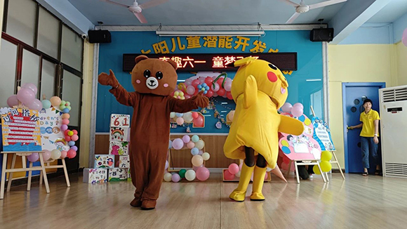 “多彩童年,快乐无限”小太阳儿童节活动(图4) “多彩童年,快乐无限”小太阳儿童节活动(图4)