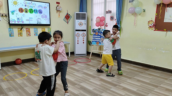 “多彩童年,快乐无限”小太阳儿童节活动(图13) “多彩童年,快乐无限”小太阳儿童节活动(图13)